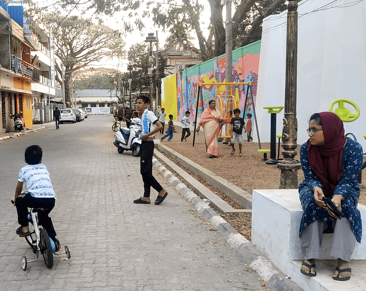 Streetside residual space at Poovath Street in Fort Kochi transformed into an active family-friendly public space under the Nurturing Neighbourhoods Challenge. Photo by Visakha KA/WRI India. Streetside residual space at Poovath Street in Fort Kochi transformed into an active family-friendly public space under the Nurturing Neighbourhoods Challenge. Photo by Visakha KA/WRI India.