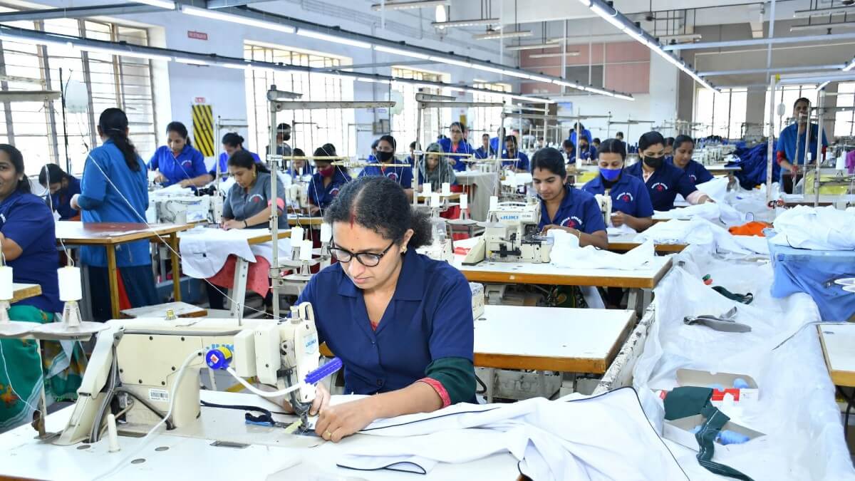 Female workers in a textile MSME. Photo by Steffi Olickal/WRI India. Female workers in a textile MSME.