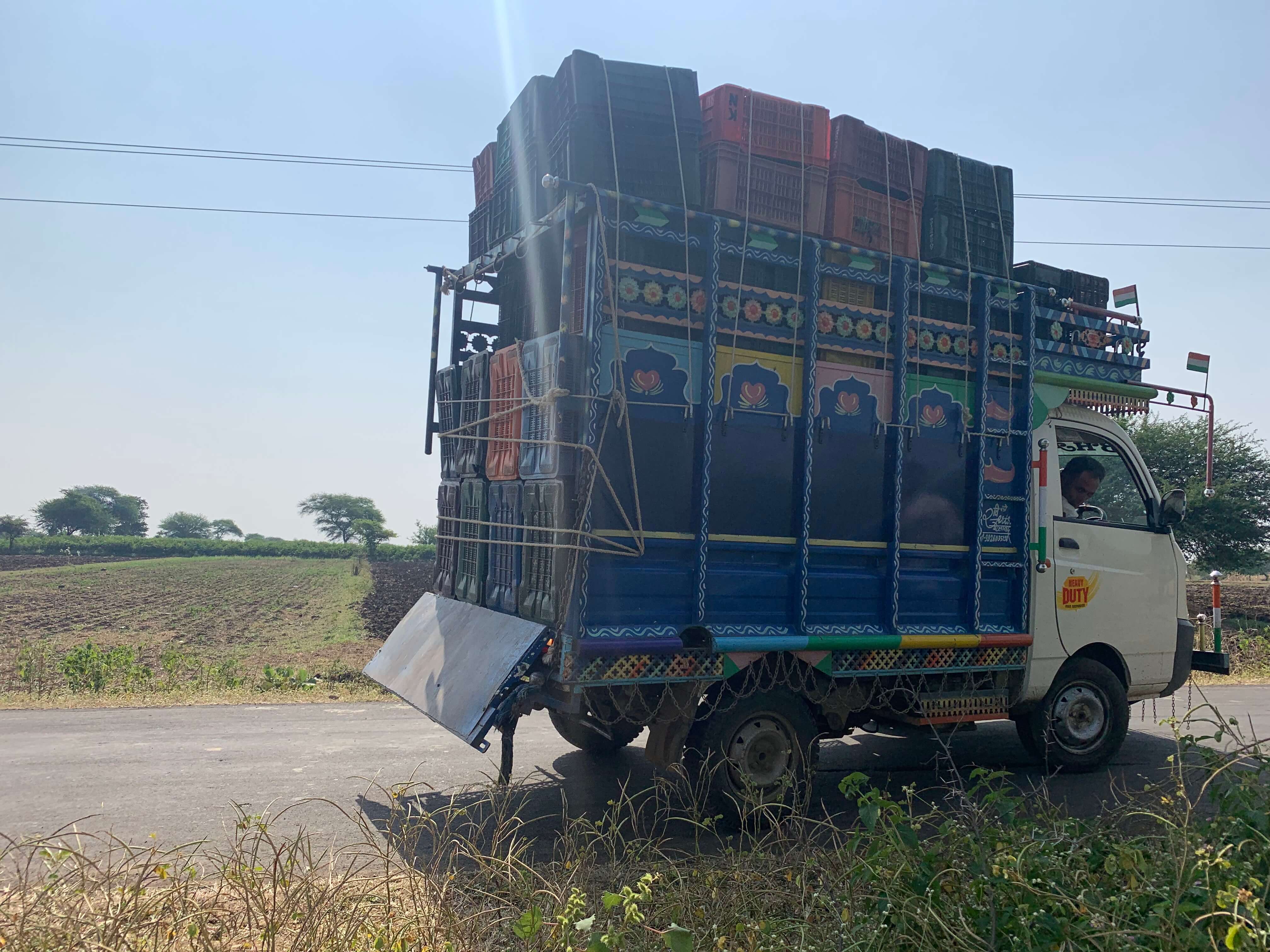 Sometimes, the intermediaries provide carrying crates to farmers and arrange pick-up at the farm gate to take harvest for further selling in mandis. Photo by Shweta Lamba/WRI India. Sometimes, the intermediaries provide carrying crates to farmers and arrange pick-up at the farm gate to take harvest for further selling in mandis.